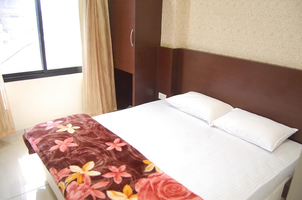 Hotel Poonam Palace Удджайн Номер фото